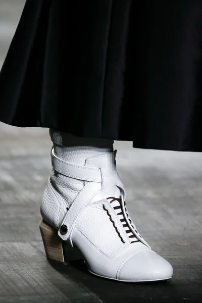 Look 25